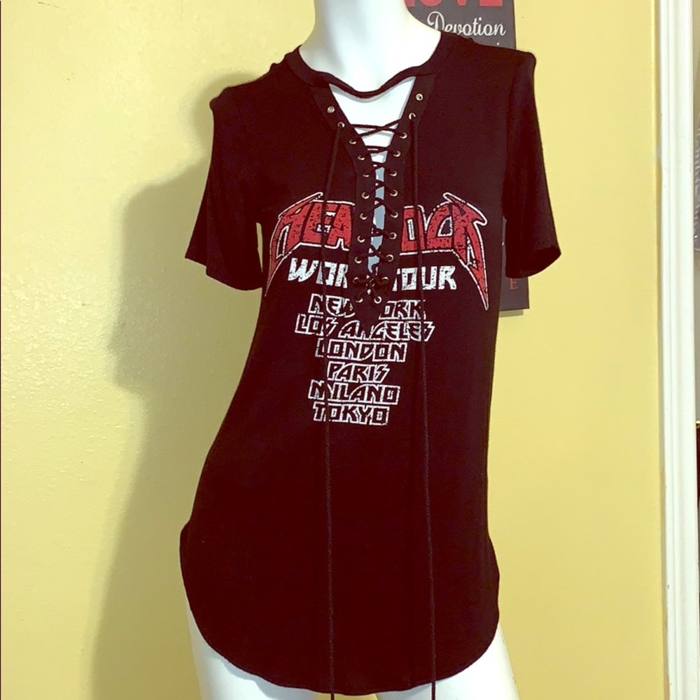 Awesome black shirt excellent condition ❤️